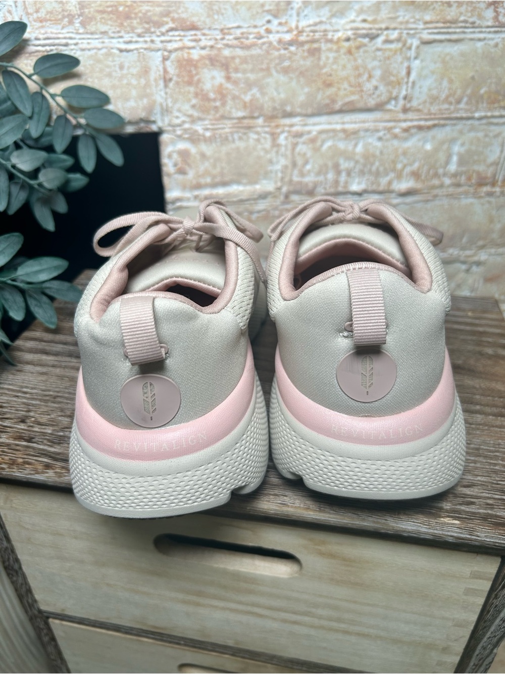 Revitalign Gaia Walking Sneaker Sand Shell Pink Women’s Size 9D wide NWOB #22 - Picture 5 of 11
